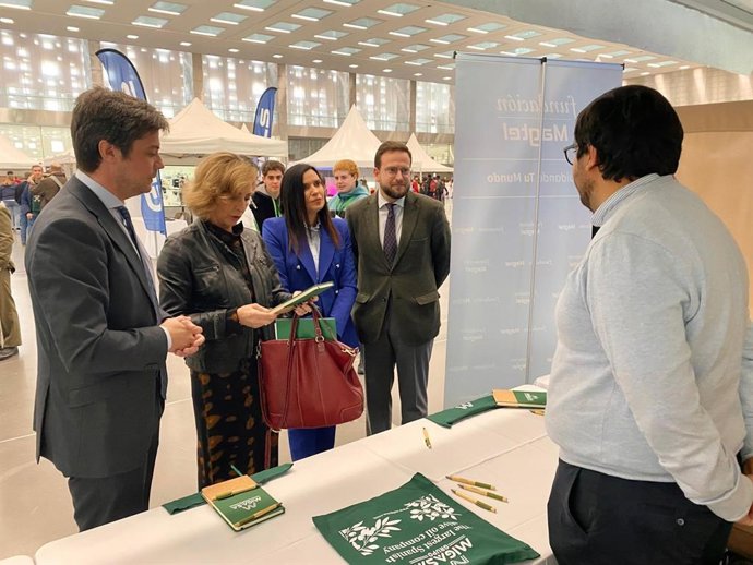 (Desde Izda.), Copé, Troncoso, Gálvez Y López, En La I Feria Provincial De Formación Profesional.