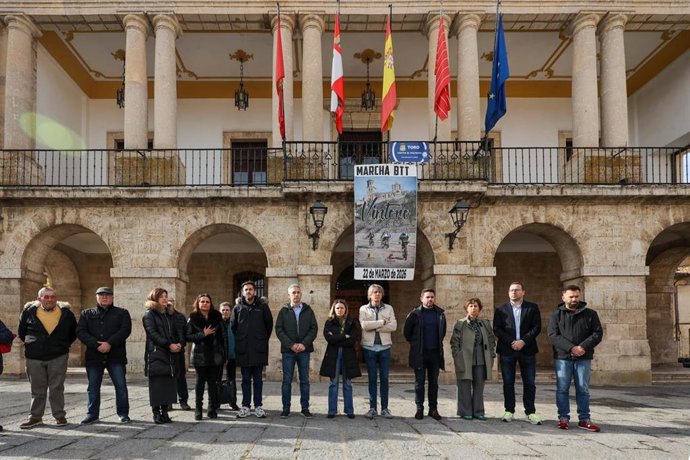 Minuto de silencio desde Toro (Zamora) en señal de duelo por las personas fallecidas en el incendio de una vivienda en Miranda de Ebro (Burgos).