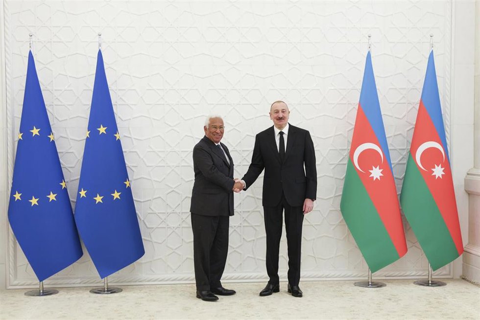 El presidente del Consejo Europeo, António Costa, con el presidente de Azerbaiyán, Ilham Aliyev