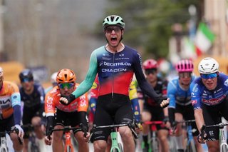 El ciclista danés Tobias Lund Andresen (Decathlon CMA CGM Team) ha ganado este miércoles la tercera etapa de la Tirreno-Adriático, disputada entre Cortona y Magliano de' Marsi sobre 221 kilómetros