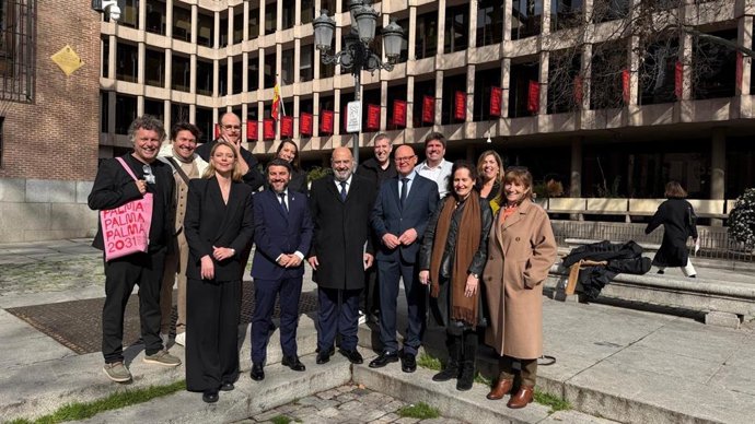 Delegación del Ayuntamiento de Palma en la presentación de la candidatura para ser Capital Europea de la Cultura 2031, frente al Ministerio de Cultura.