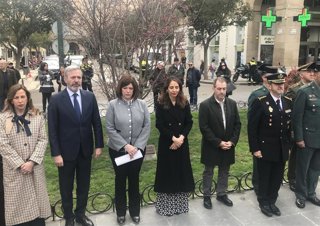 Homenaje a las víctimas del 11M en el jardín conmemorativo de la plaza San Francisco
