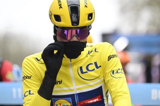 El ciclista español Juan Ayuso (Lidl-Trek), vestido de amarillo.
