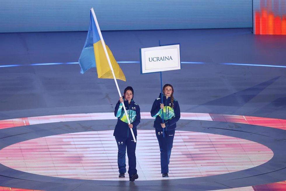 La bandera de Ucrania durante la Ceremonia de Apertura de los Juegos Paralímpicos de Invierno de Milán-Cortina d'Ampezzo 2026.