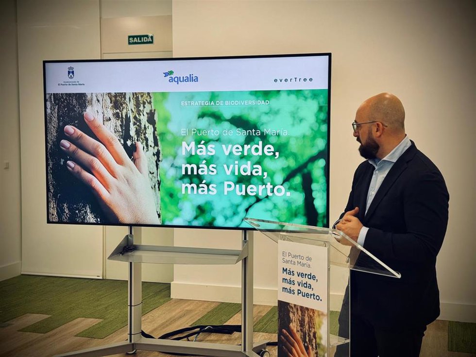 El alcalde de El Puerto de Santa María (Cádiz), Germán Beardo, presenta el informe del proyecto 'El Puerto de Santa María, una agenda de biodiversidad'.