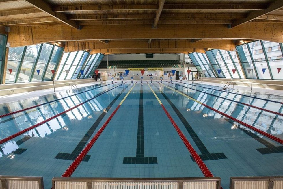Archivo - Camargo prepara un contrato para reforzar el mantenimiento de las instalaciones deportivas de Cros