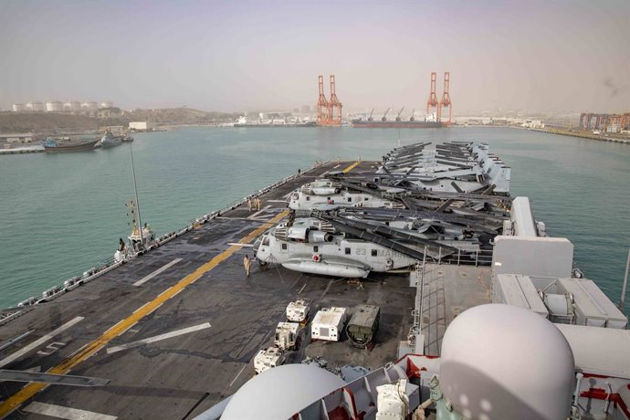 Archivo - March 8, 2019 - Salalah, Oman - The U.S Navy Wasp-class amphibious assault ship USS Kearsarge arrives for a port visit March 8, 2019 in Salalah, Oman.