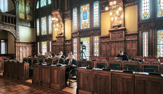 El consejero de Ciencia, Industria y Empleo, Borja Sánchez, comparece en la Junta.