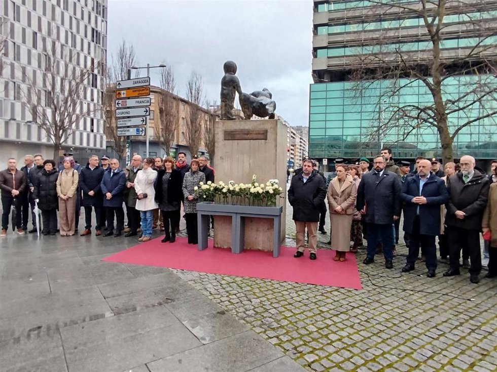 Concentración convocada por el Gobierno de Navarra con motivo del Día Europeo de las Víctimas del Terrorismo
