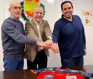 Blázquez se reúne con Ribera y Rocamora mirando al futuro de 'Hispanos' y 'Guerreras'