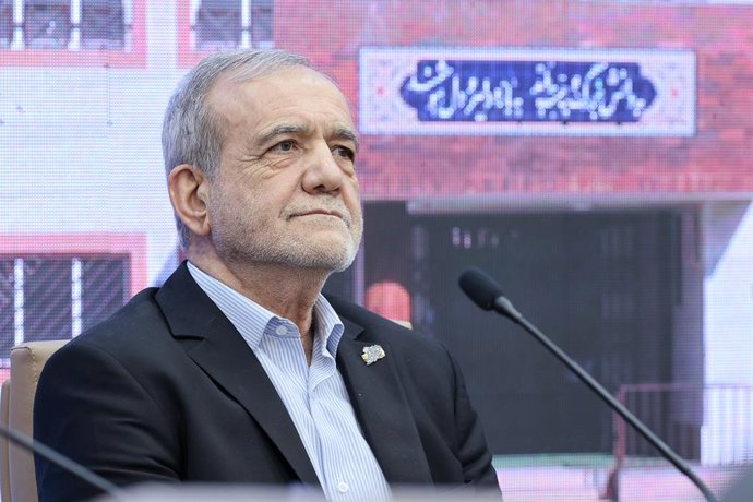 25 de fevereiro de 2026, Sari, Mazandaran, Irã: O presidente iraniano MASOUD PEZESHKIAN durante uma reunião.