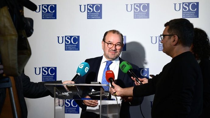 Archivo - Arquivo - O reitor da USC, Antonio López, en rolda de prensa, a 6 de novembro de 2025.