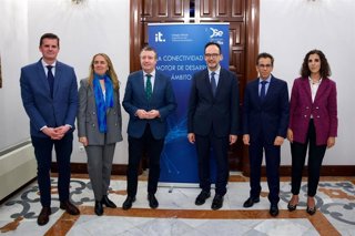 Fotografía familiar de las jornadas organizadas por Inpro en la Casa de la Provincia.