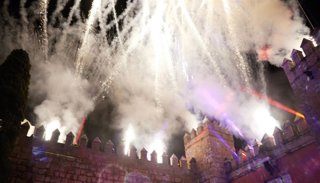 Inauguración del videomapping conmemorativo en la muralla y la Puerta del León del Real Alcázar.