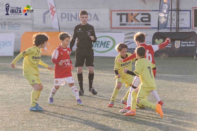 Partido en el Trofeu Fibwi Ibiza de Futbol Base 2025