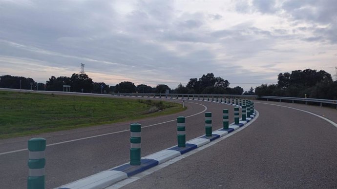 Archivo - Enlace 'en trompa' en el acceso a una autovía