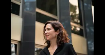 Ayuso defiende su viaje a EEUU para atraer negocios e izquierda le acusa de ser "ridícula" y querer "vender Madrid"