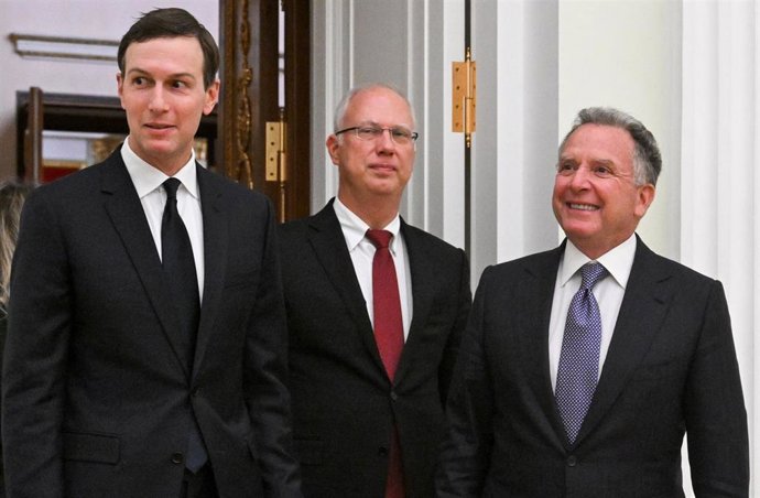 Archivo - El asesor presidencial ruso, Kirill Dimitriev, junto al enviado especial de EEUU, Steve Witkoff, y Jared Kushner, yerno del presidente, Donald Trump.