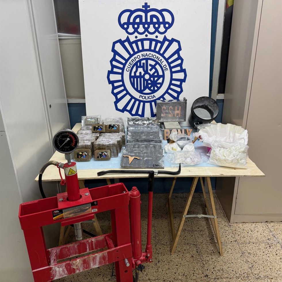 Desarticulado un laboratorio de cocaína con 4,5 kilos de droga en un local comercial de Barcelona
