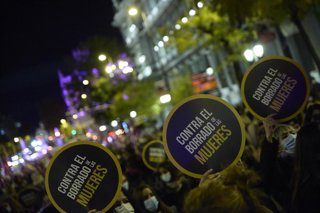 Archivo - Algunas de las pancartas en una manifestación convocada por Movimiento Feminista contra la violencia machista, a 25 de noviembre de 2021, en Madrid, (España). 