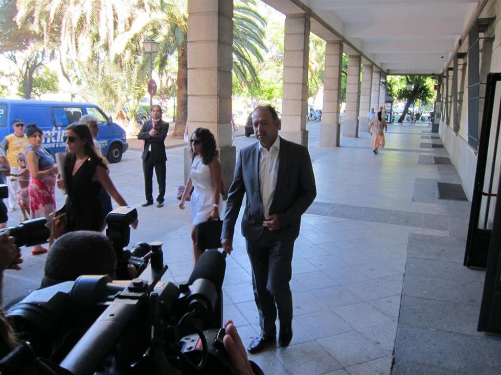 Archivo - El exdirector de Trabajo de la Junta Daniel Rivera, a su llegada a los juzgados, en foto de archivo.