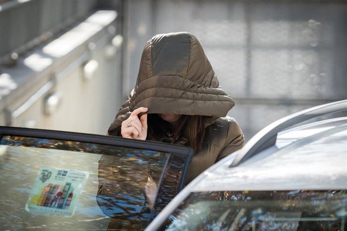 Archivo - La exmilitante socialista Leire Díez a su salida de la Audiencia Nacional, a 13 de diciembre de 2025, en Madrid (España).