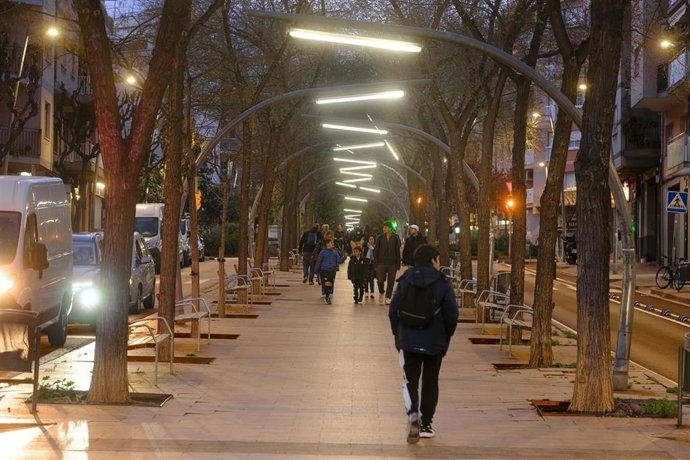 Iluminación en las calles de L'Hospitalet de Llobregat (Barcelona)