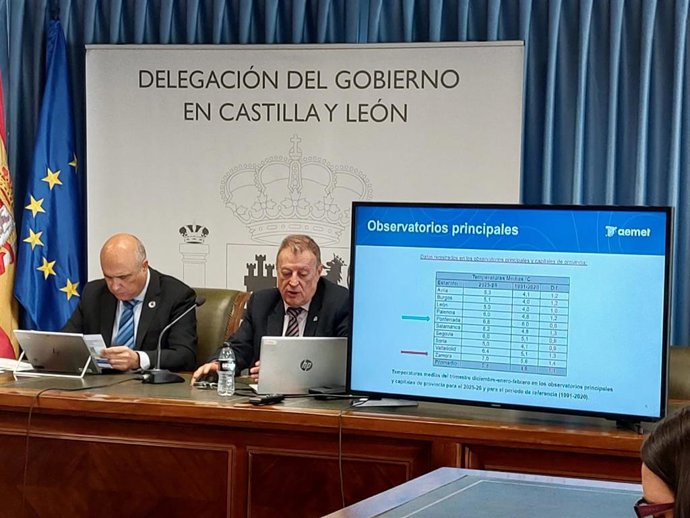 El delegado de la Aemet en Castilla y León, Manuel Mora, junto al subdelegado del Gobierno en Valladolid, Jacinto Canales.