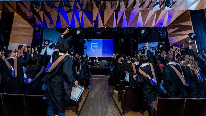 La comunidad de MIU vive una inspiradora celebración de graduación en Miami