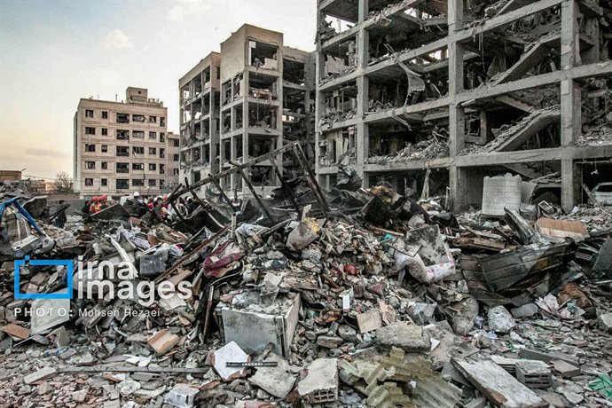 IRÃ, TEERÃN - 10 DE MARÇO DE 2026: Situação na cidade após ataques aéreos dos EUA e de Israel que destruíram vários edifícios residenciais no distrito de Resalat. Melhor qualidade disponível.