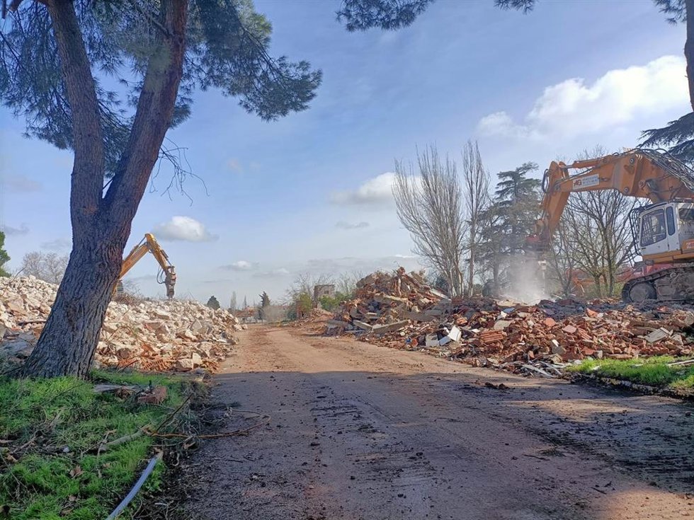 Trabajos de demolición para el Nuevo Barrio Campamento