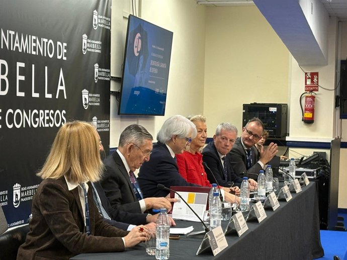La mesa inaugural de las 'IX Jornadas de Deontología' de Abogacía Española.