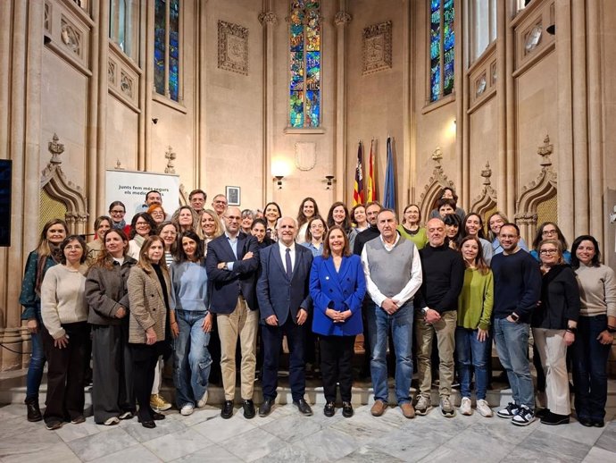 Medio centenar de expertos analizan en Palma las nuevas herramientas para comunicar efectos adversos de los medicamentos.