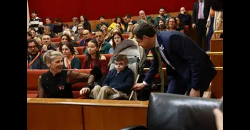 Moreno anuncia que el SAS facilitará un tratamiento ante la 'piel de mariposa' tras reunirse con un niño que la sufre