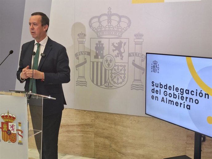 El subdelegado del Gobierno en Almería, José María Martín, durante la rueda de prensa.