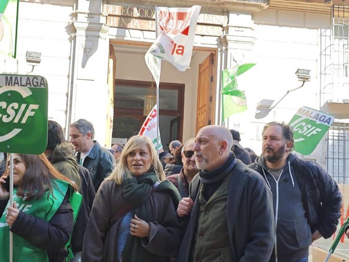 El candidato de Por Andalucía por Málaga, Ernesto Alba, y el coordinador de IU Málaga ciudad, Efraín Campos,