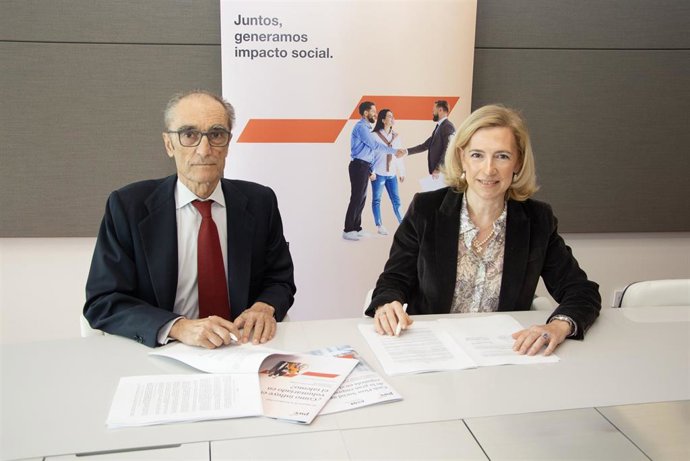 Firma acuerdo Fundación PwC y Fundación Lealtad