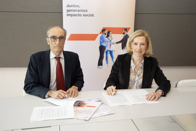 Firma acuerdo Fundación PwC y Fundación Lealtad
