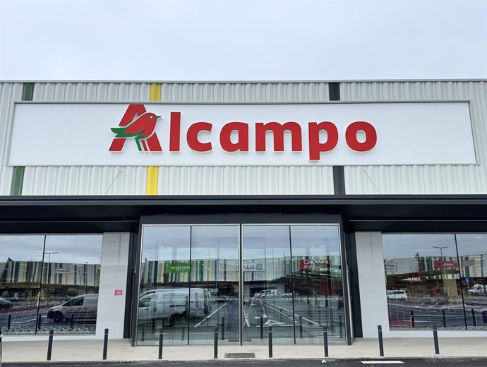 Fachada del hipermercado franquiciado Alcampo Illescas