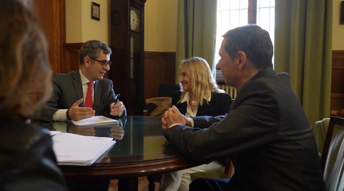 Reunión entre el ministro de Presidencia, Justicia y Relaciones con las Cortes, Félix Bolaños, y la presidenta del TSJCM, María Pilar Astray.