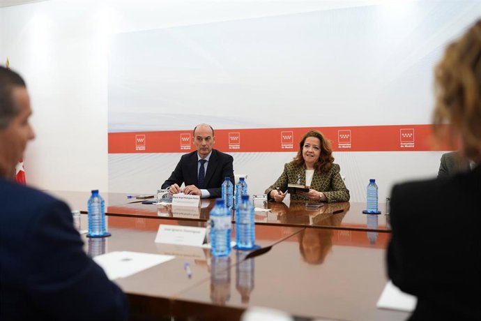 La consejera de Sanidad de la Comunidad de Madrid, Fátima Matute, se reúne con CESM