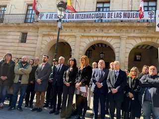 Ana Redondo, durante el minuto de silencio en Miranda de Ebro.