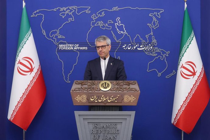 El portavoz del Ministerio de Exteriores de Irán, Esmaeil Baqaei, durante una rueda de prensa el 10 de febrero de 2026 (archivo)