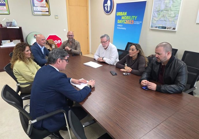 Reunión de CCOO con la Delegación de Empleo del Consistorio para abordar el conflicto en el sector del comercio.