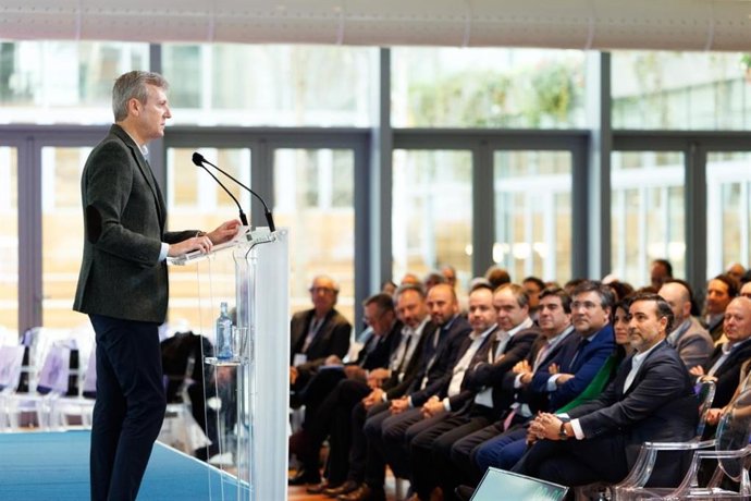 El presidente de la Xunta, Alfonso Rueda, interviene en el acto.