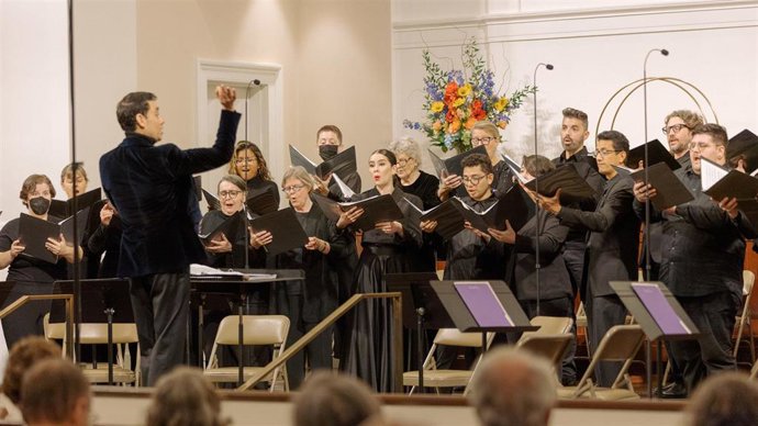 Archivo - La formación coral estadounidense Musica Viva NY, bajo la dirección de Alejandro Hernández-Valdez, ofrecerá dos distintos y conmovedores programas: El camino, en Toledo, y Esta tierra salvaje, en Madrid y Zaragoza.