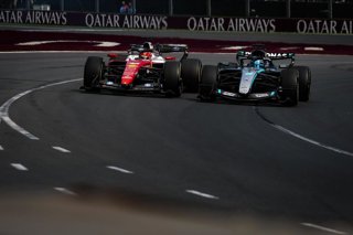 El piloto monesgasco de F1 Charles Leclerc (Ferrari) y el inglés George Russell (Mercedes), en el GP de Australia 2026. 