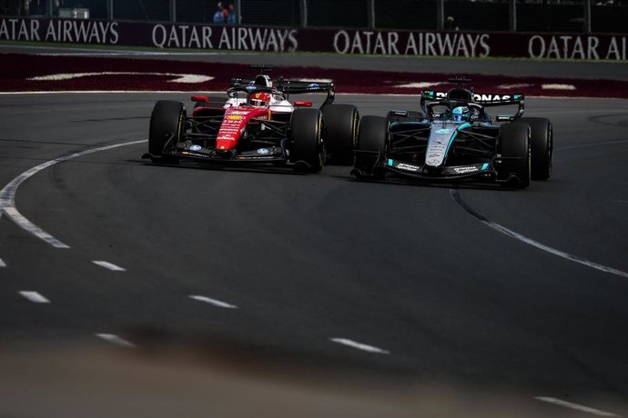 El piloto monesgasco de F1 Charles Leclerc (Ferrari) y el inglés George Russell (Mercedes), en el GP de Australia 2026. 