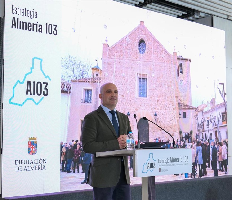 El presidente de la Diputación de Almería, José Antonio García Alcaina, presenta la Estrategia Almería 103.