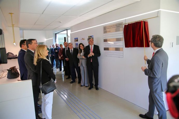 El ministro de la Presidencia, Justicia y Relaciones con las Cortes, Félix Bolaños, inaugurando el Instituto de Medicina Legal y Ciencias Forenses de Toledo.